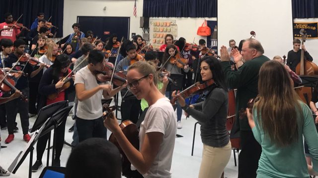 Orchestra students rehearse with Barrage 8.