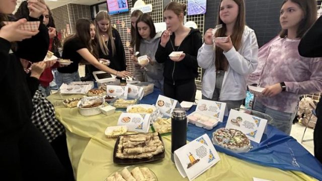 Students enjoy the wide variety of dishes brought by Ukrainian students.